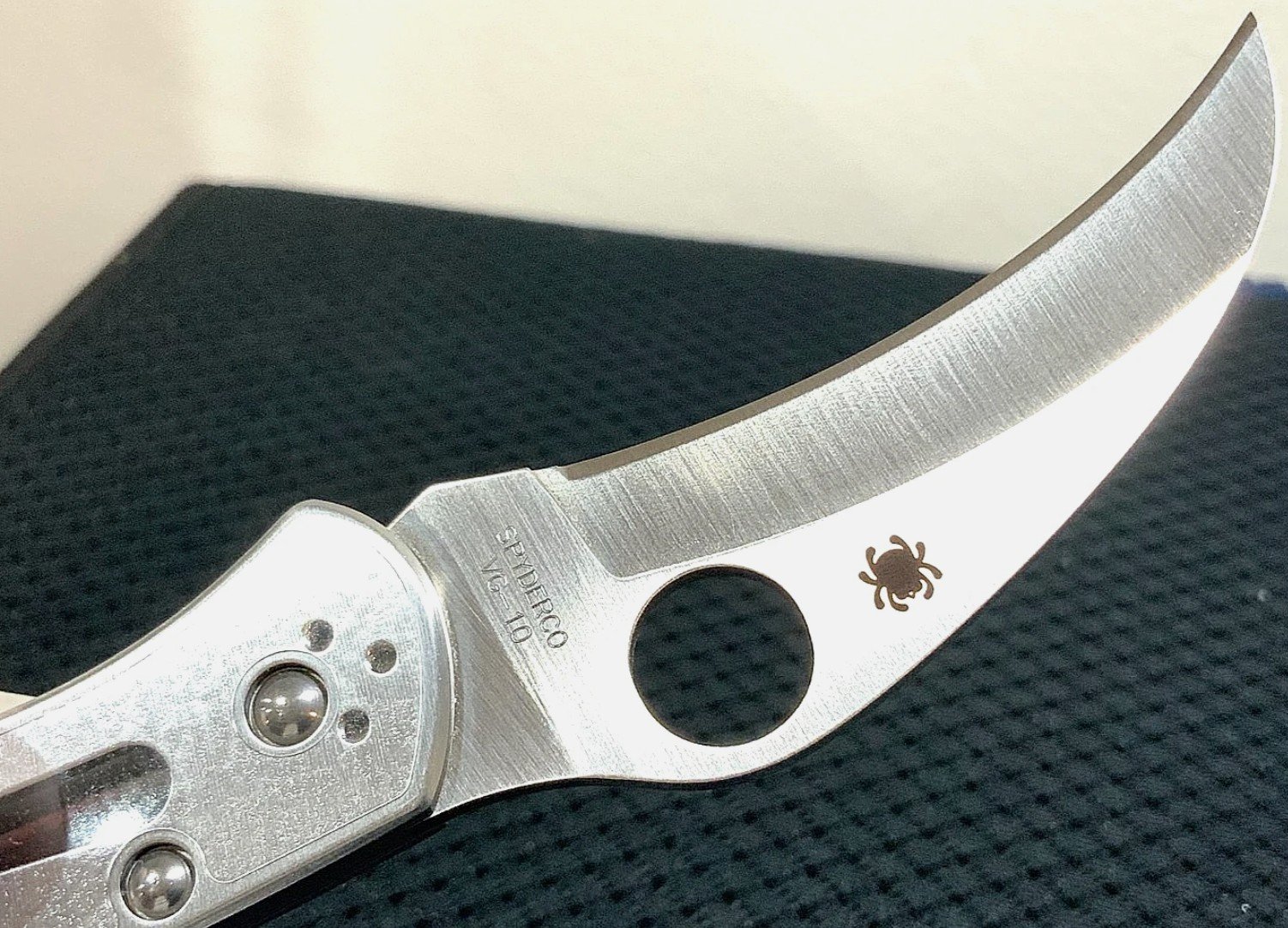 Spyderco Harpy Clipit (C08P) VG-10 Blade Stainless Steel Handle Folding Knife - Image 5