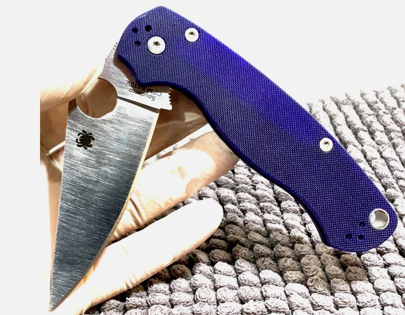 Spyderco Para Military 2 - Crucible S110V Metallurgy - Blurple Grip - Image 4
