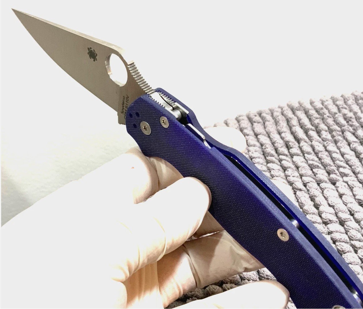 Spyderco Para Military 2 - Crucible S110V Metallurgy - Blurple Grip - Image 6