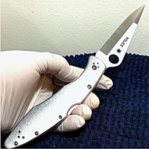 Spyderco *POLICE* (New *2026*) Large Folder (C07P) Modern Folding Knife