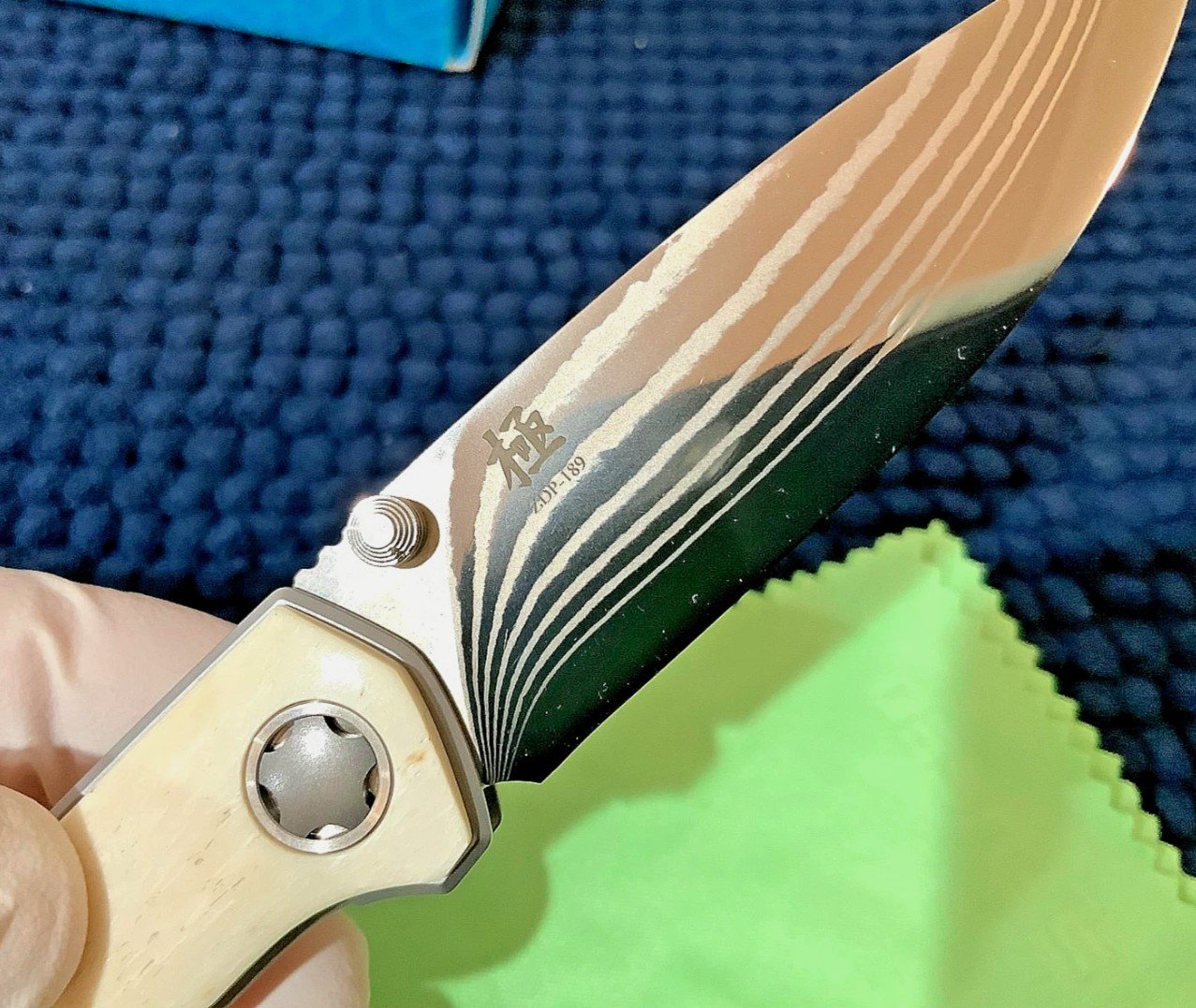 NMB (WHITE BONE) NMB2528CB Ultimate Hitachi ZDP-189 Damascus Pocket Knife - Image 4